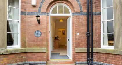 Spacious Historic Home In Cockermouth With Parking