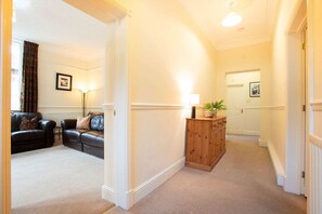 House - Spacious Historic Home In Cockermouth With Parking (Cockermouth)