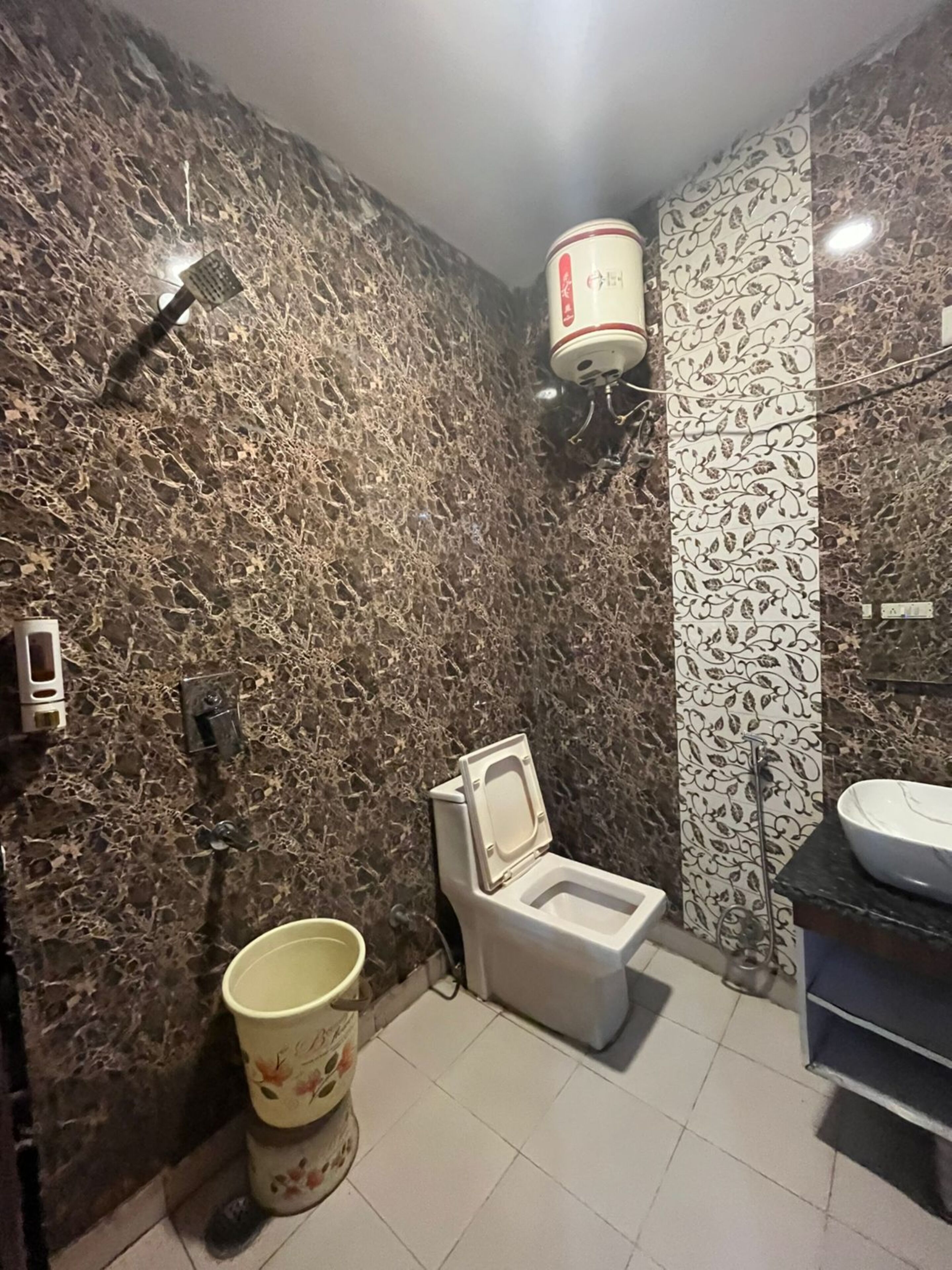 Double Room | Bathroom | Shower, free toiletries, towels, soap