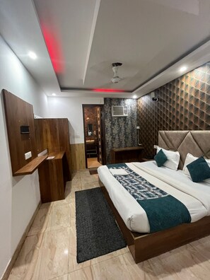 Double Room | Desk, laptop workspace, bed sheets - Hotel Elite Haven by Signature Stayz   (Agra)