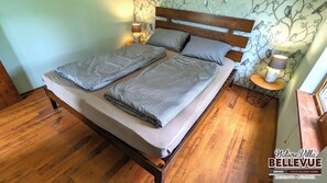 3 bedrooms, desk, travel cot, free WiFi - Arode Nature Villa Bellevue - Panoramic views / Pool / Sports Court / BBQ / AC (Katselovo)