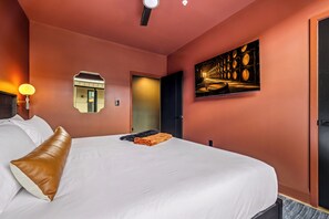 Room - Bourvelle House — 7 King Suites, Rooftop Deck, NuLu Louisville (Louisville)