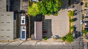 Exterior - Bourvelle House — 7 King Suites, Rooftop Deck, NuLu Louisville (Louisville)