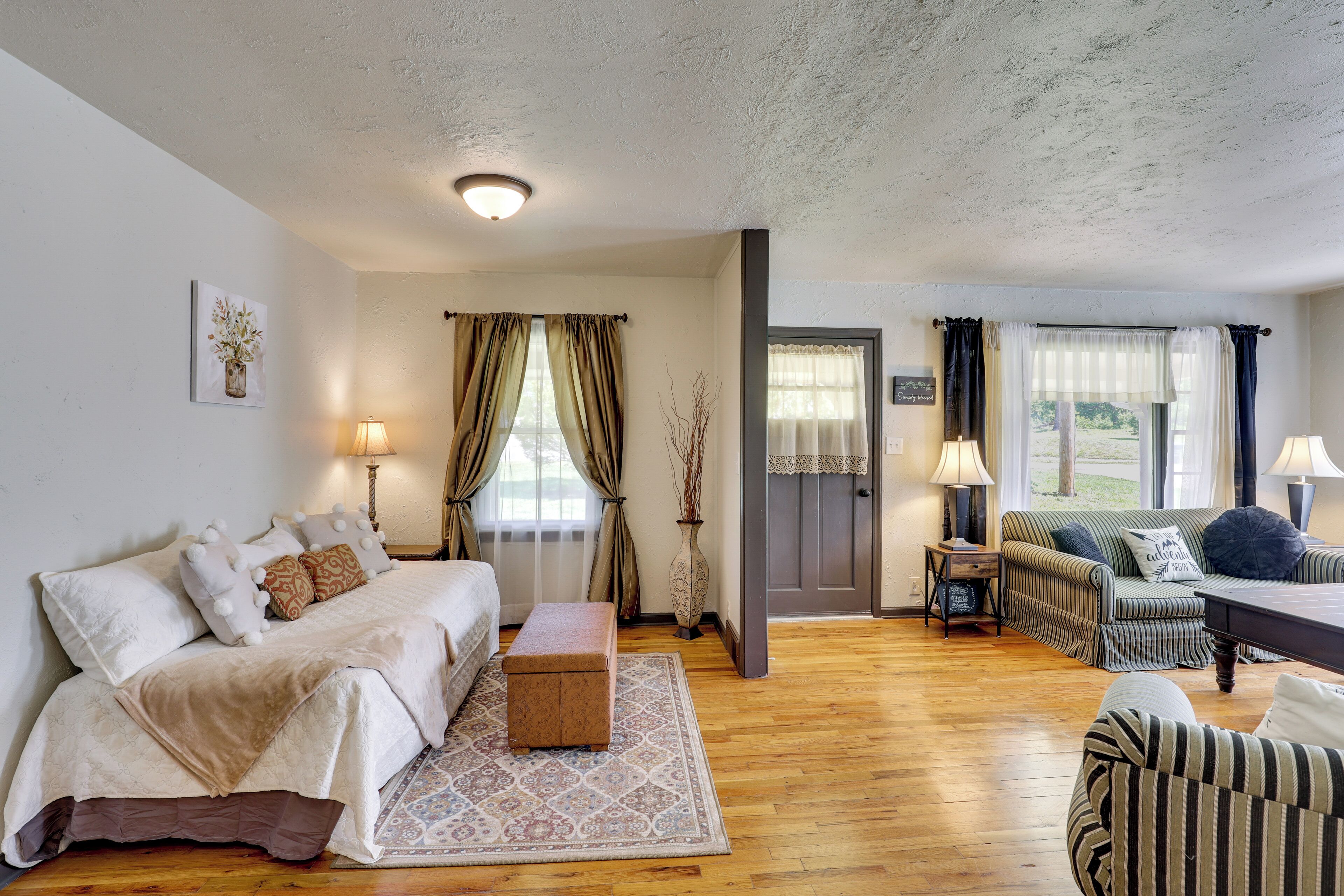 House (2 Bedrooms) | Interior