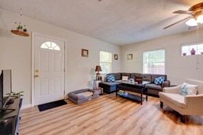 House (3 Bedrooms) | Interior - 3 Mi to Fsu! Wooded Retreat Near Nature Trails (Tallahassee)