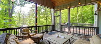 Screened Porch! Wooded Getaway in North Cove