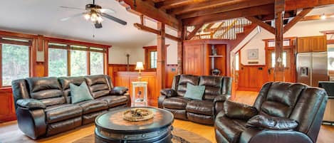 House (4 Bedrooms) | Interior