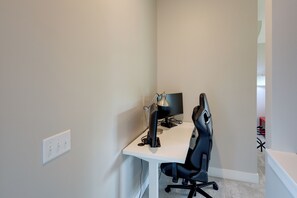Interior - Stylish 3-level Townhome in Omaha's Little Italy! (Omaha)