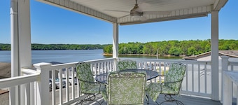 Amazing Views! Family-friendly Badin Lake House!