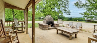 Fire Pit, Patio, Views! Group Lodge in Cheaha Mtns