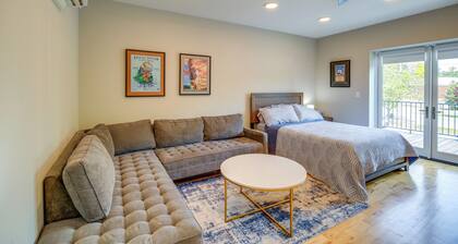Historic Downtown Bristol Loft - Free Parking