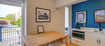 Historic Downtown Bristol Loft - Free Parking