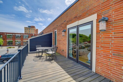 Historic Downtown Bristol Loft - Free Parking