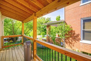 Apartment (0 Bedroom) | Interior - King Studio Suite w/ Walk-in Shower Pet Friendly (Bristol)