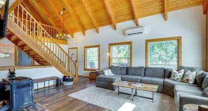 Mount Rainier Views & Hot Tub: Pet-friendly Cabin!