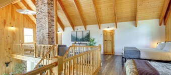Mount Rainier Views & Hot Tub: Pet-friendly Cabin!