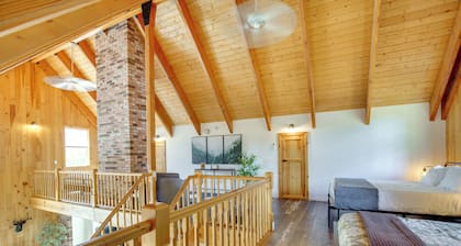 Mount Rainier Views & Hot Tub: Pet-friendly Cabin!
