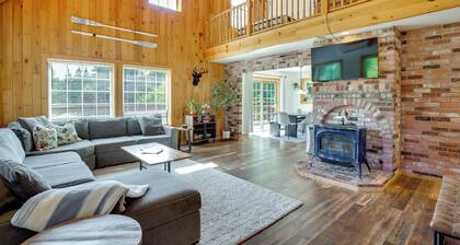 Mount Rainier Views & Hot Tub: Pet-friendly Cabin!