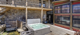 Vintage Vibes + Hot Tub Hangs: Maysville Retreat