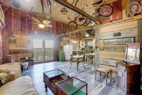 Interior - Vintage Vibes + Hot Tub Hangs: Maysville Retreat (Maysville)