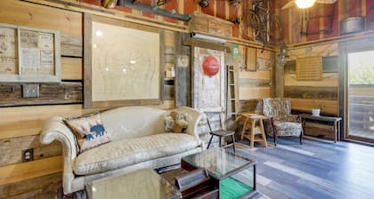 Vintage Vibes + Hot Tub Hangs: Maysville Retreat