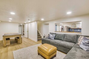House (5 Bedrooms) | Interior