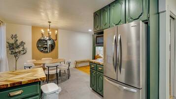 House (5 Bedrooms) | Interior