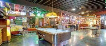 Game Room + Hot Tub: Mayvsille Mountain Condo