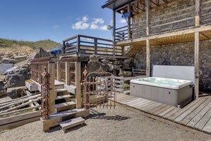 Interior - Game Room + Hot Tub: Mayvsille Mountain Condo (Maysville)