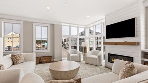 Living area - Seabrook Pacifica Pied a Terre | Ocean View | 3BR, Sleeps 6, Town Center (Pacific Beach)