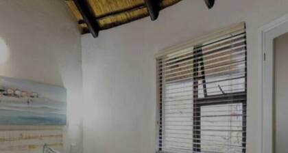 Family friendly chalet in Melville perfect for relaxing getaway, beach access.