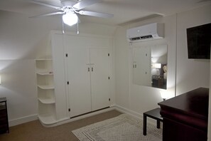 Interior - Alita's Cap - PURE Downtown Eunice! (Eunice)