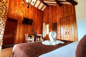 Superior Chalet | Blackout drapes, soundproofing, free WiFi