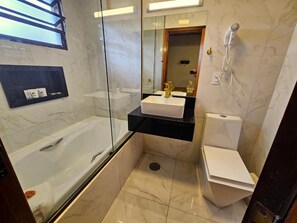 Deluxe Chalet, Lanai | Bathroom - Pousada Recanto dos Sonhos (Campos do Jordão)