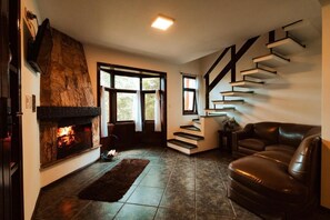 Family Chalet, Lanai, Courtyard View | Living area - Pousada Recanto dos Sonhos (Campos do Jordão)