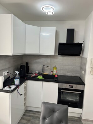 Fridge, microwave, oven, stovetop - Vrbo Property (Béziers)