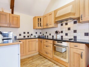 Microwave, oven - Beautiful private villa for 5 people with WIFI, hot tub, TV, patio and pets allowed (Great Torrington)