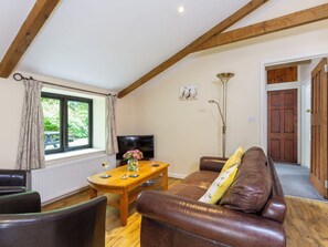 TV - Beautiful private villa for 5 people with WIFI, hot tub, TV, patio and pets allowed (Great Torrington)
