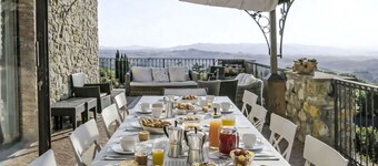 Wonderful private villa with private pool, WIFI, A/C, TV, terrace, pets allowed and panoramic view
