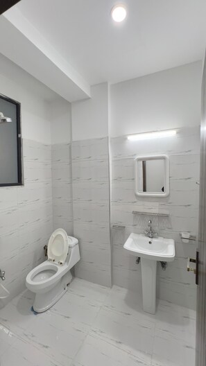 Bidet, towels, soap, toilet paper - Fully Furnished Apartment Near Margalla Avenue & Airport (Islamabad)