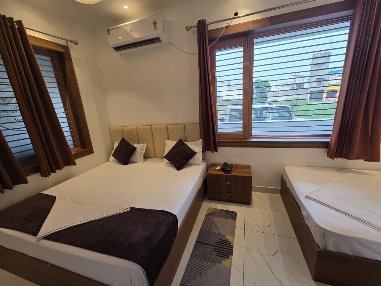 Free WiFi, bed sheets