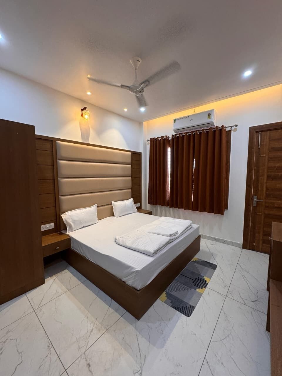 Free WiFi, bed sheets