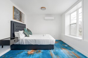 Room - Exclusive Queen Suite w/ Sofa bed. Boutique Stay. Trinity Bellwoods (Toronto)