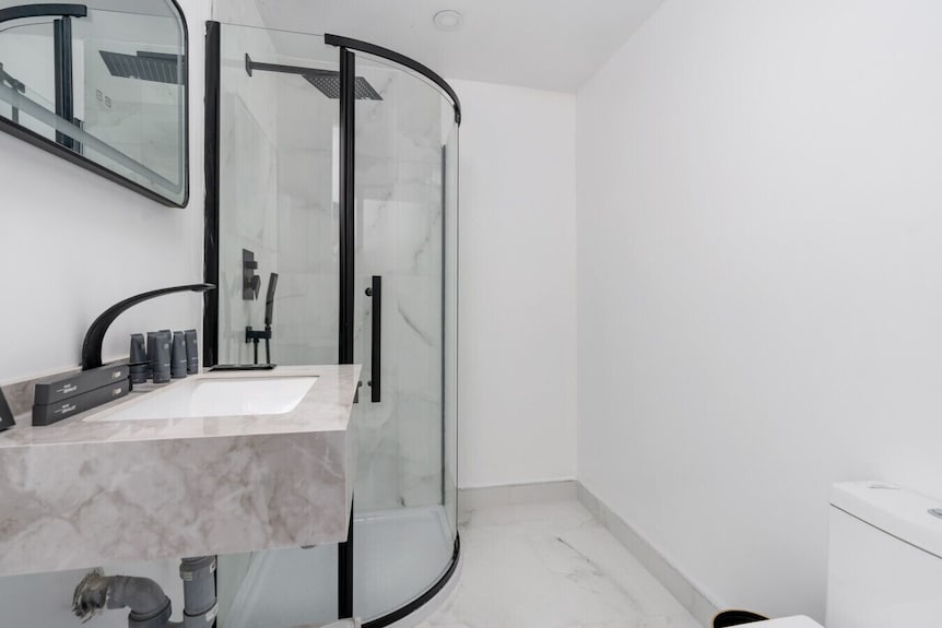 Executive Double Room ; Boutique Hotel Trinity Bellwoods. Downtown Toronto - Mississauga
