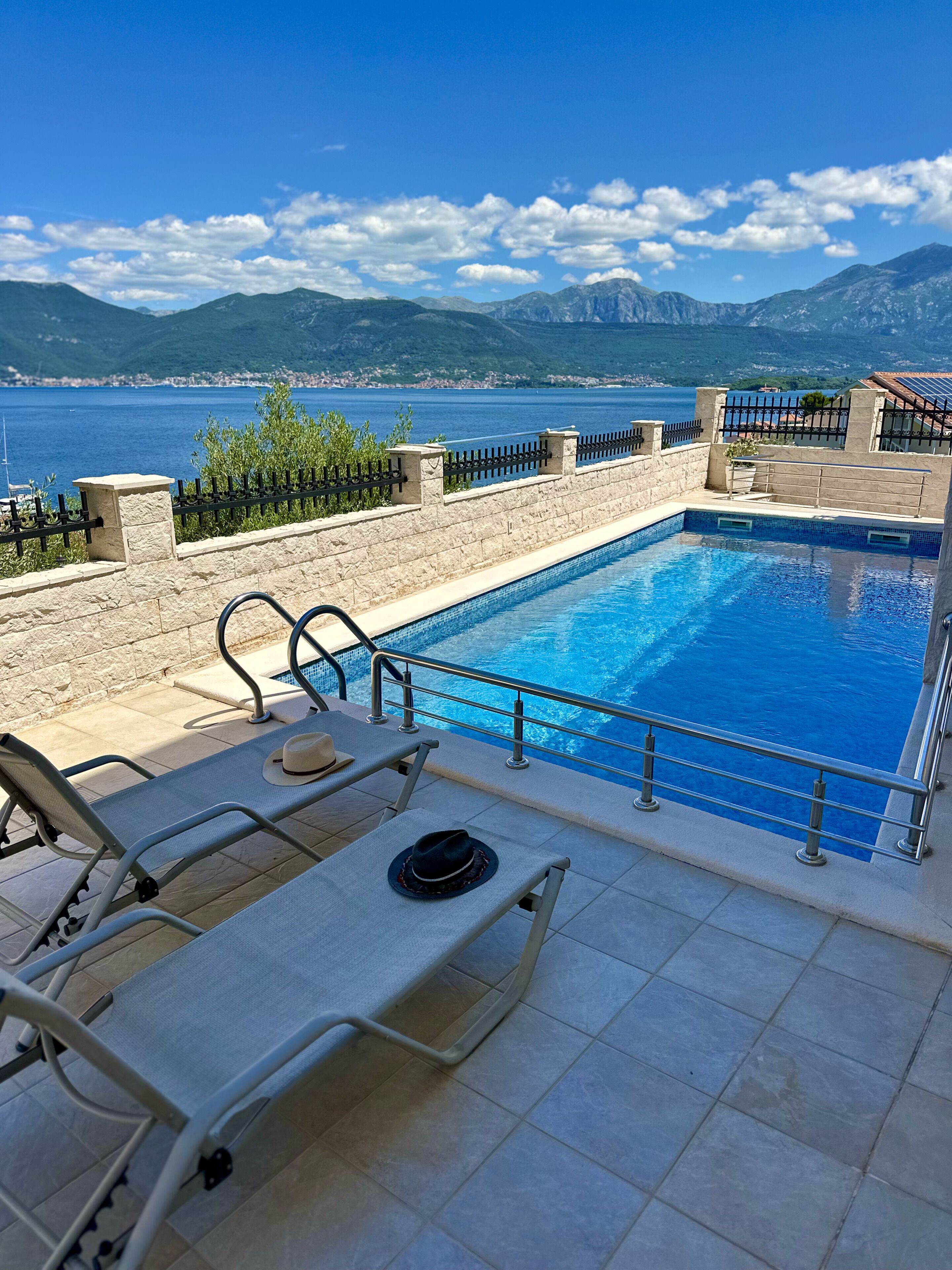 Estúdio superior, varanda, vista para o mar | Piscina | Piscina externa sazonal