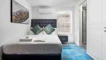 In-room safe, desk, iron/ironing board, WiFi