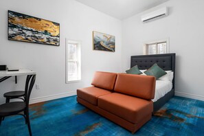 Living area - Plush Hotel, Double room (Park view) (Toronto)
