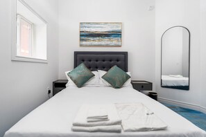 Room - Plush Hotel, Double room. (Toronto)