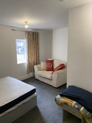 Living area - House Sleeps 6 With Parking (Bolton)
