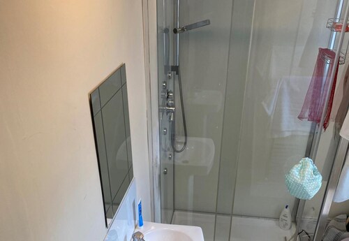 6 Bed - 5 Bath - Sleeps 6 - Free Parking